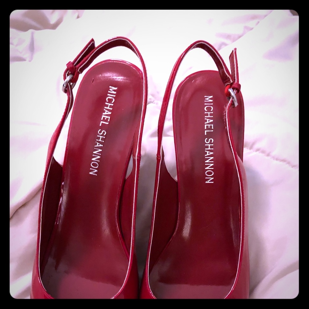 Michael Shannon rocking red pumps!